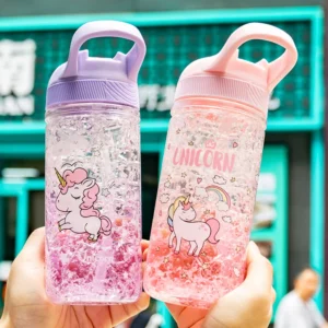 Hidrátate con estilo. Nuestras botellas no solo mantienen tu bebida fresca, sino que también añaden un toque único a tu día. Perfectas para llevar a todas partes y mostrar tu personalidad en cada sorbo. ¡Porque lo que bebes también puede ser cool! ✨