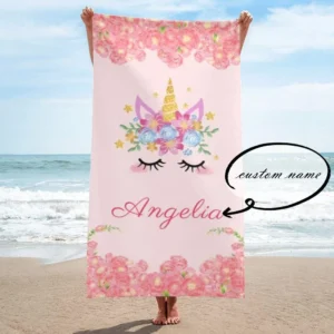 Envuelve tu día con suavidad y estilo. Nuestras toallas ofrecen comodidad y calidad, con diseños únicos que le dan un toque personal a tu baño o a la playa. ¡Porque los detalles también se sienten! ✨